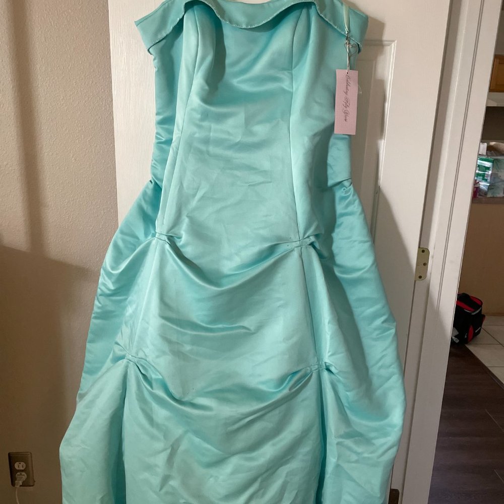 Mori Lee Bridesmaids Dress/Gown, size 23/24 Light Blue NEW with Tags